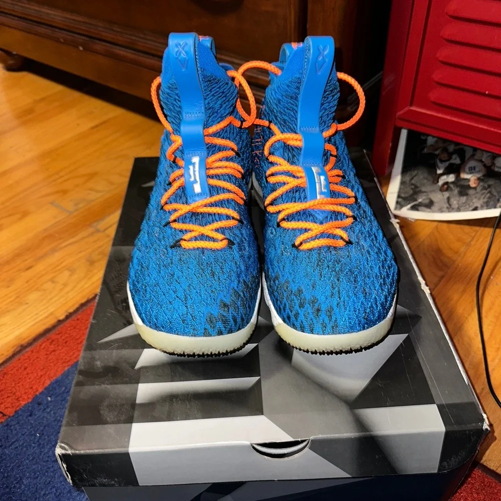 Lebron 15 Hardwood Classics size 10 mens - Picture 3 of 4